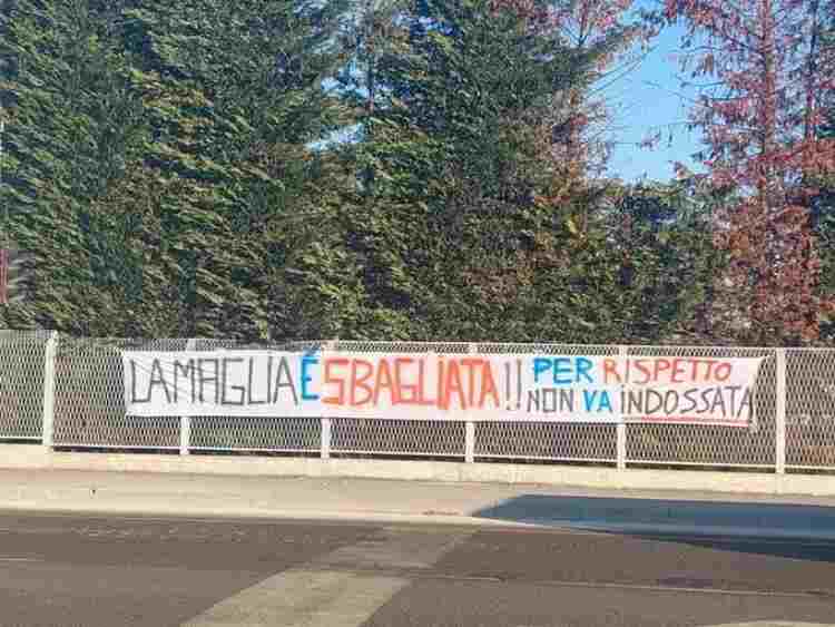 Atalanta-Roma, lo striscione di protesta dei tifosi