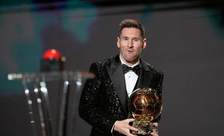 Messi riceve il Pallone d'Oro 