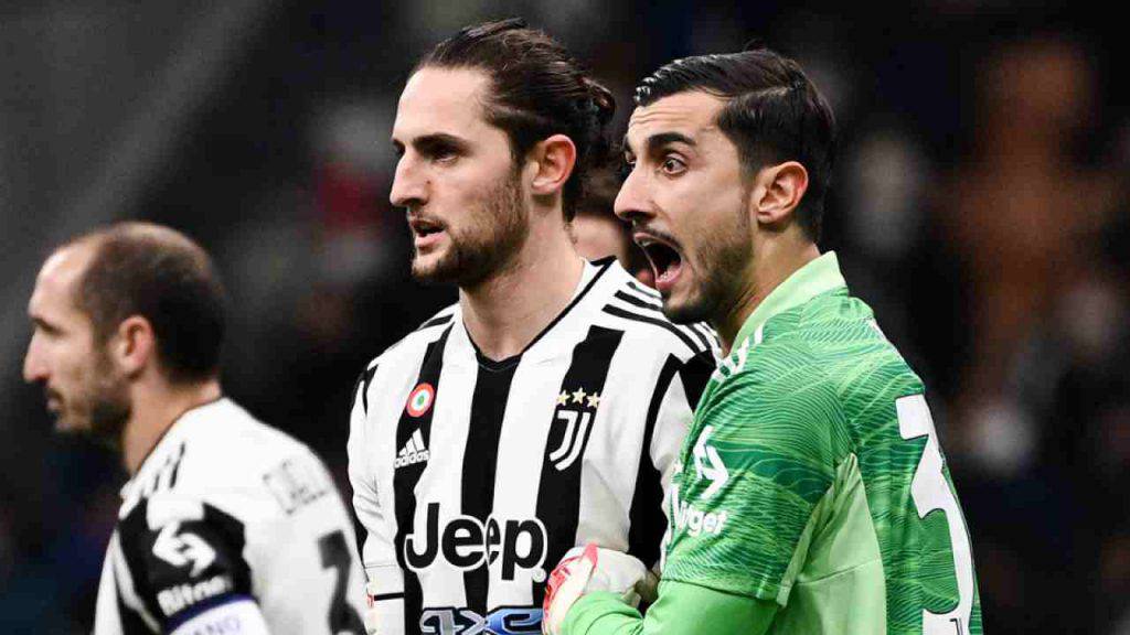 Rabiot e Perin durante Inter-Juventus