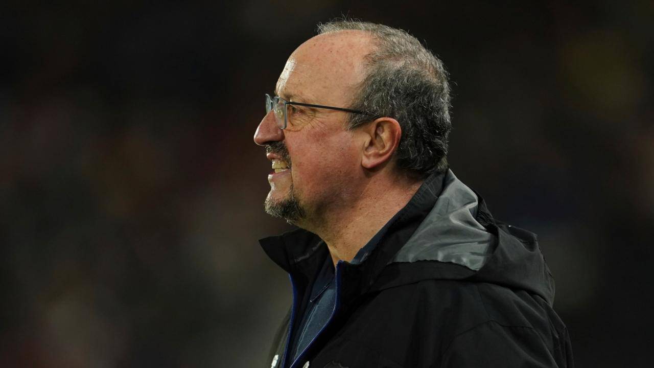 Benitez esonerato con un tweet, l'Everton "snobba" Pirlo e Gattuso