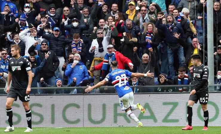 Esultanza dei tifosi al gol di Quagliarella 