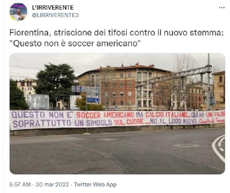 Striscione contro stemma nuovo della Fiorentina