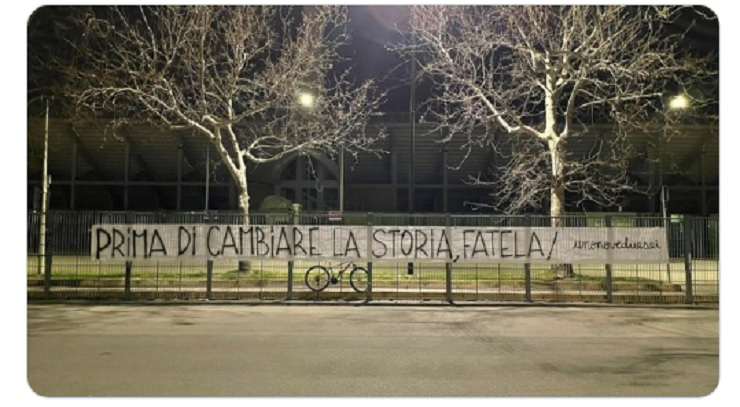 Striscione fuori Artemio Franchi di Firenze