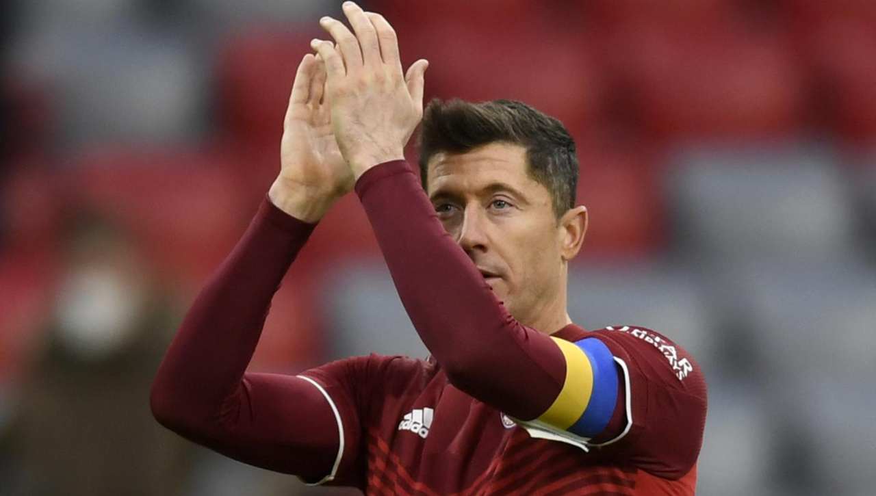 Lewandowski da record: batte Messi e Cristiano Ronaldo in Champions League