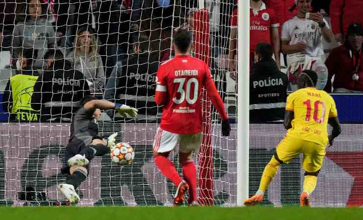 Il gol di Mané in Benfica-Liverpool