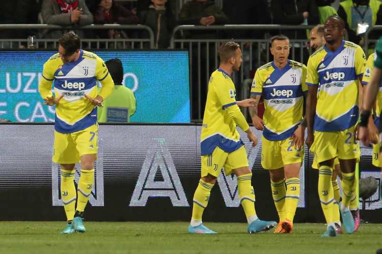 Dybala e Vlahovic decidono Juventus-Cagliari: gli highlights