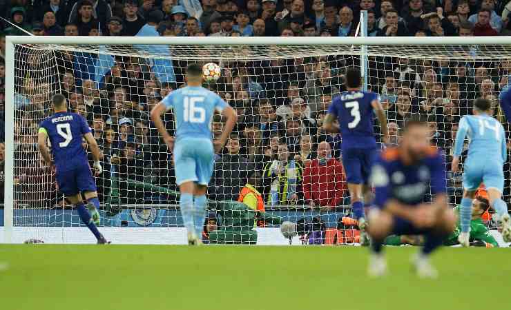 Il cucchiaio di Benzema in Manchester City-Real Madrid 