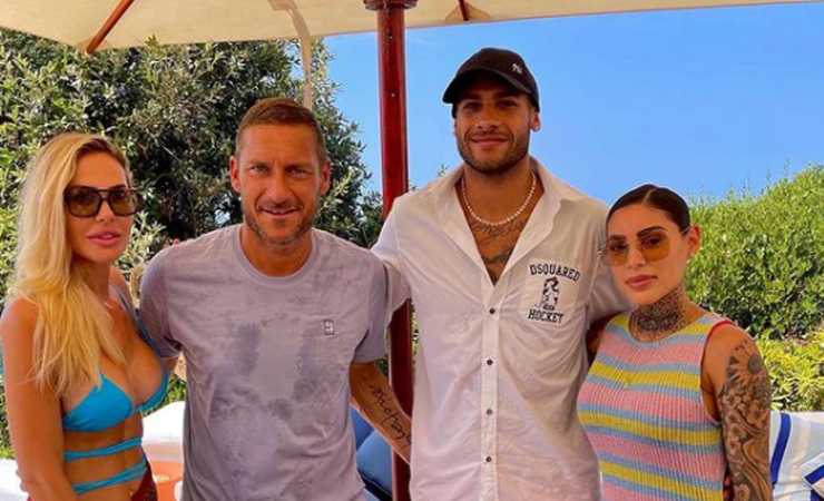 Ilary Blasi e Francesco Totti in vacanza con Marcell Jacobs 20220401 calciotoday