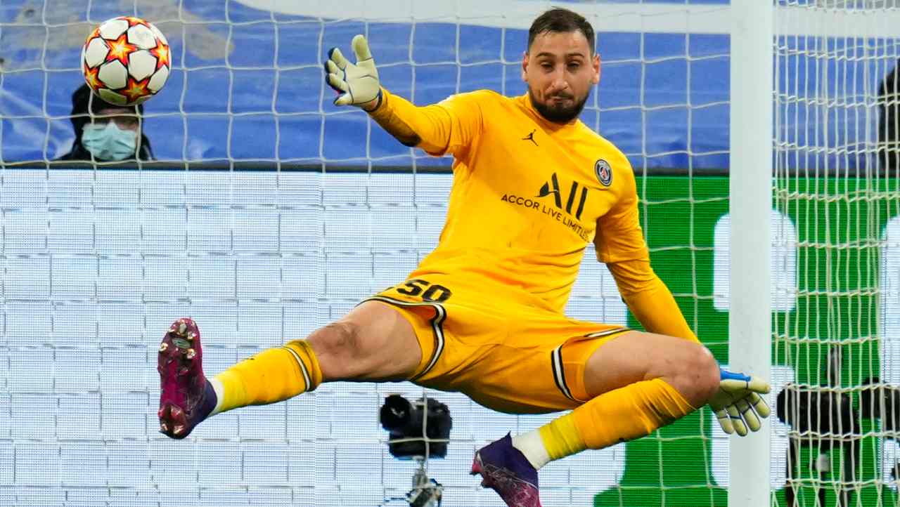 Donnarumma, il messaggio al Milan divide i tifosi