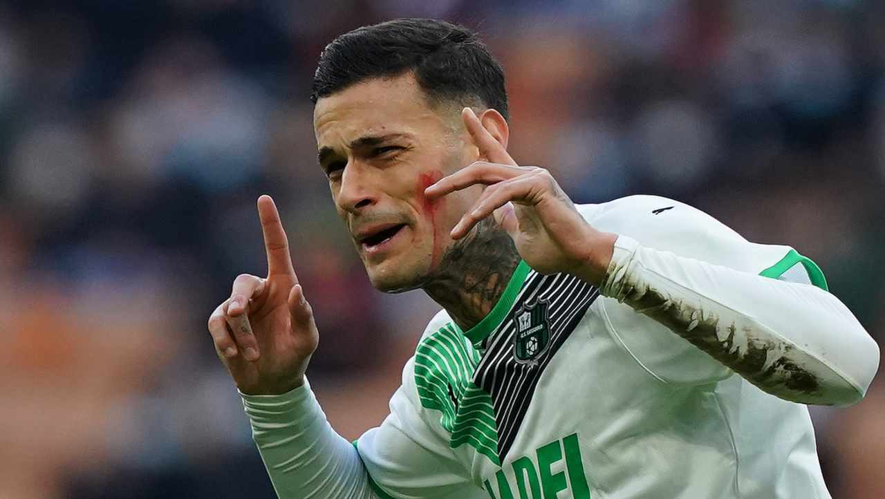 Scamacca rinnova con il Sassuolo: cosa cambia per Milan e Inter