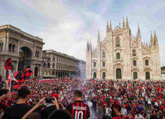 I tifosi del Milan a Piazza Duomo