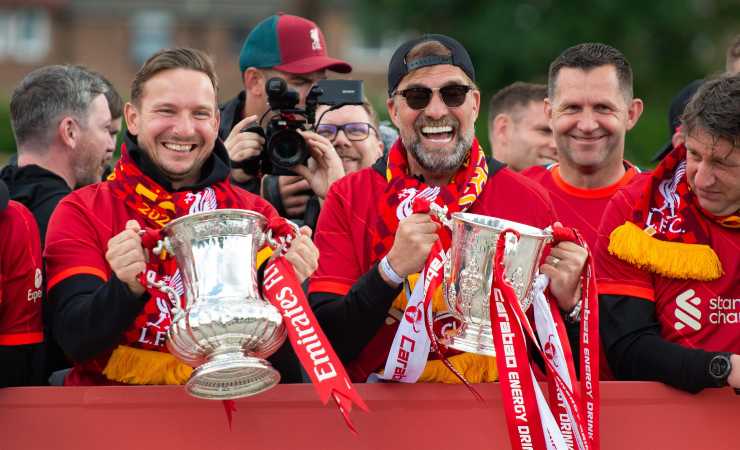 Jurgen Klopp festeggia con la squadra