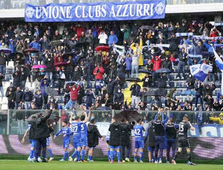 Napoli, il durissimo attacco di un ex: "Mi davano del..."