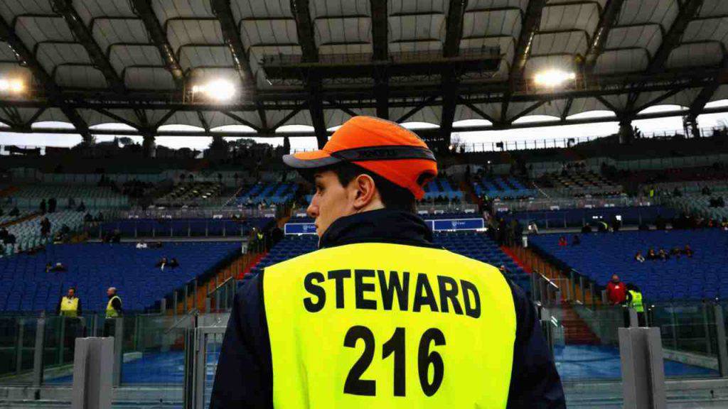 Steward in Lazio-Verona insultato con cori razzisti