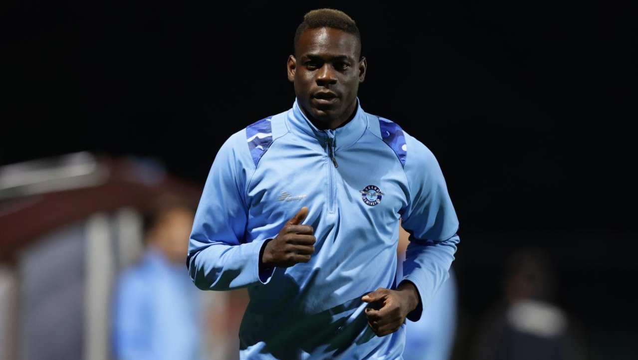 Balotelli "dimentica" la fidanzata: tutta la verità sul tradimento