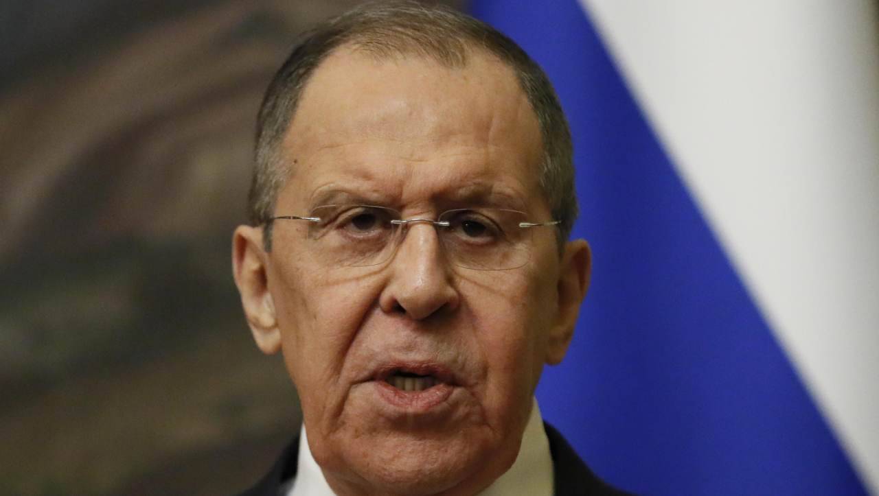 Guerra in Ucraina, il ministro Lavrov stupisce tutti: il messaggio ai tifosi