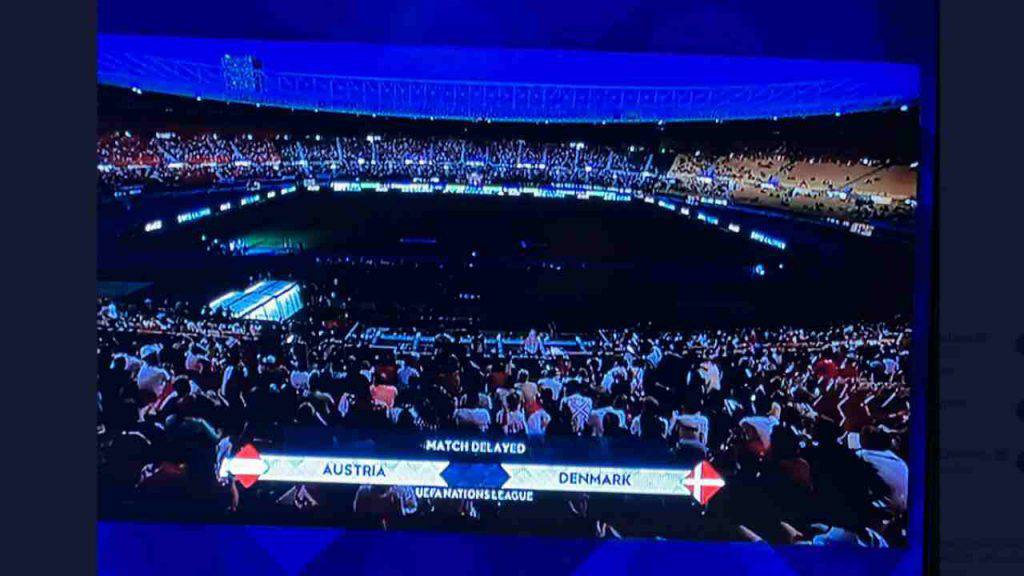 Stadio Ernst Happen di Vienna al buio a causa di assenza di corrente elettrica