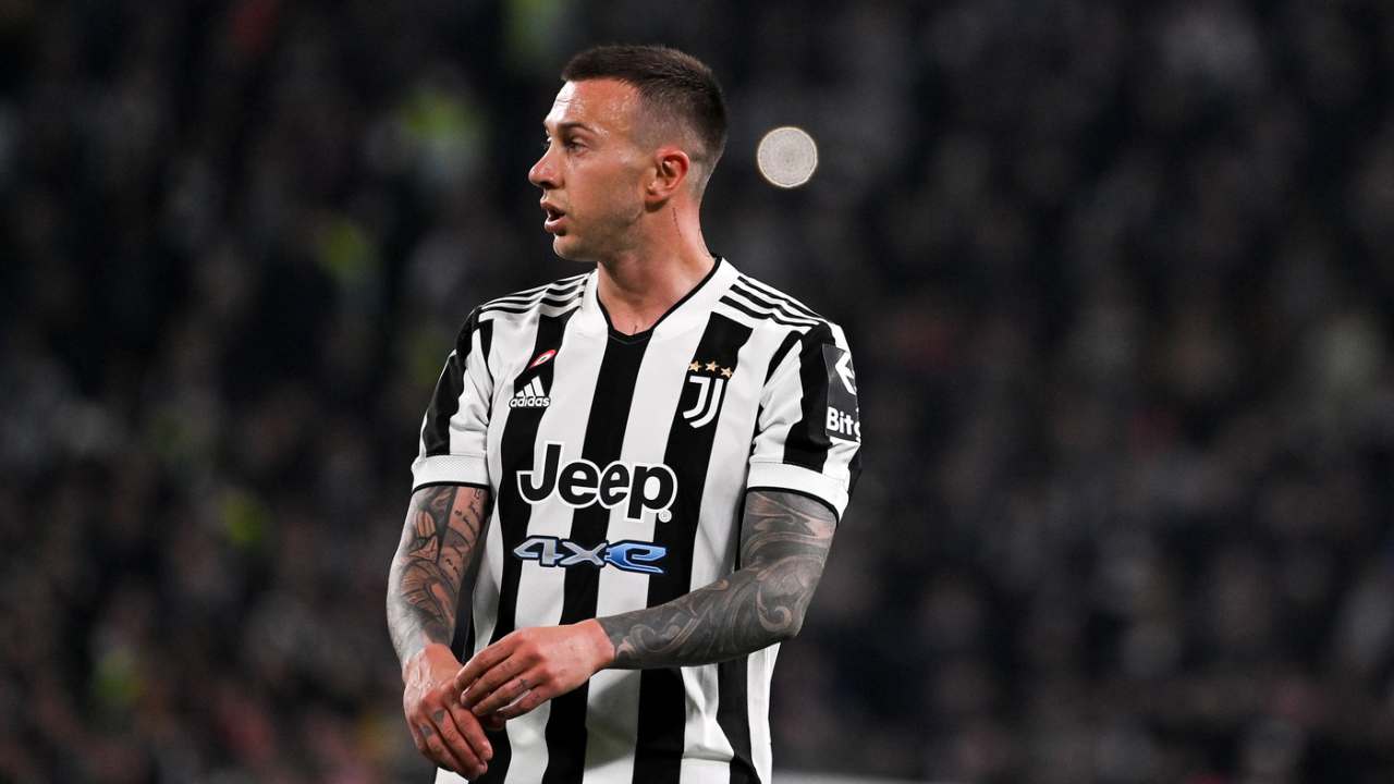 Milan, accelerata per Bernardeschi: ma sui social scoppia la bufera