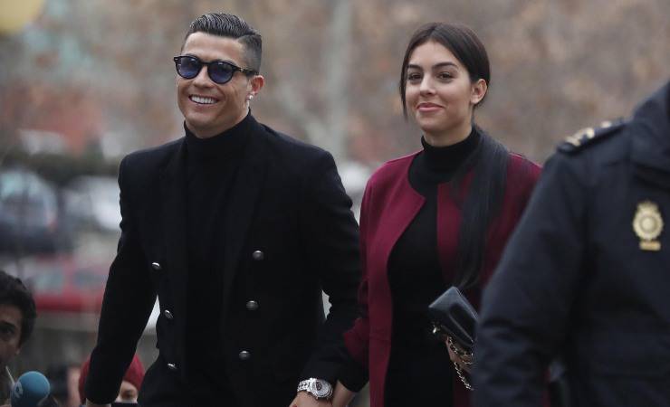 Cristiano Ronaldo e Georgina si godono le vacanze a Maiorca: ecco dov'è nascosta la stanza erotica