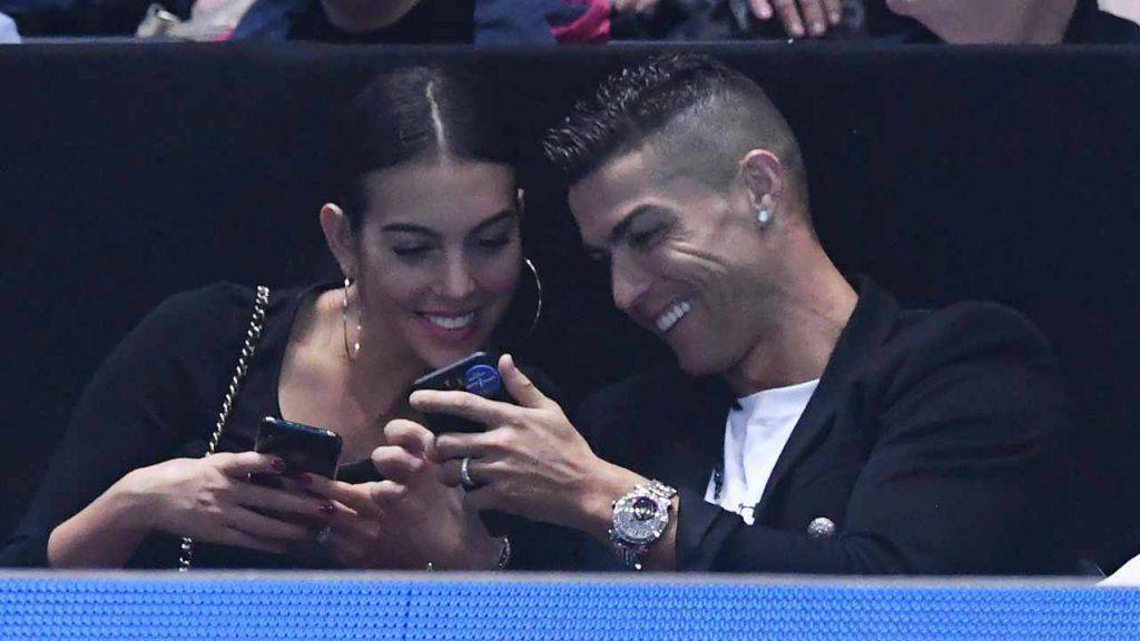 Cristiano Ronaldo e Georgina scatenati in vacanza: il dettaglio sulla stanza erotica 