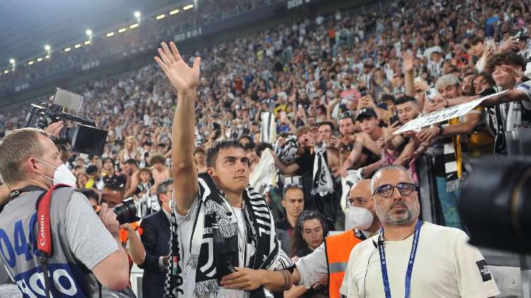 La Juventus ringrazia Dybala sui social: l'incredibile reazione dei tifosi