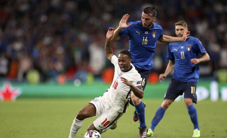 Azione di gioco durante la finale degli Europei tra Italia e Inghilterra