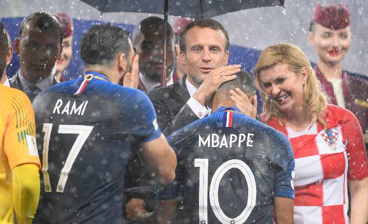 Macron frena il trasferimento di Mbappé al Real