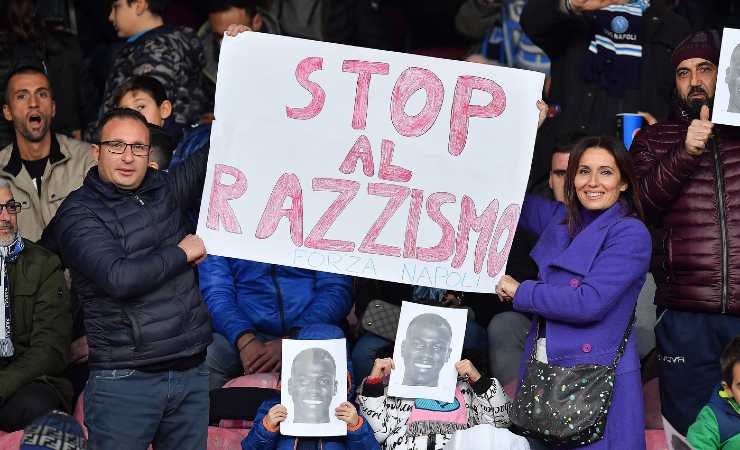 Striscione contro il razzismo in Napoli-Bologna del 2018