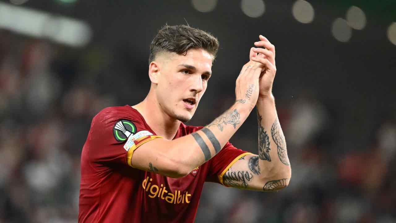 Zaniolo parla con Zaccagni 