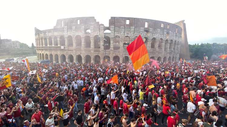 Roma, rivoluzione allo stadio: campagna abbonamenti partita col botto