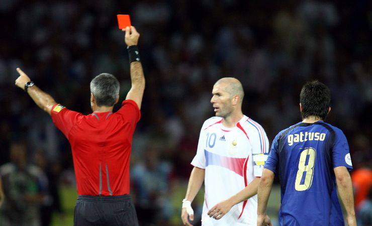 Zidane espulso dall'arbitro a seguito della testata a Materazzi