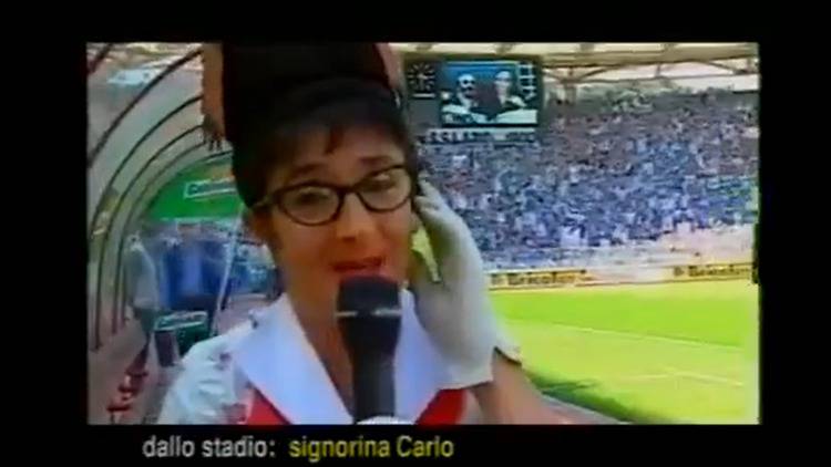 Anna Marchesini e l'inchino della Signorina Carlo per i tifosi della Lazio