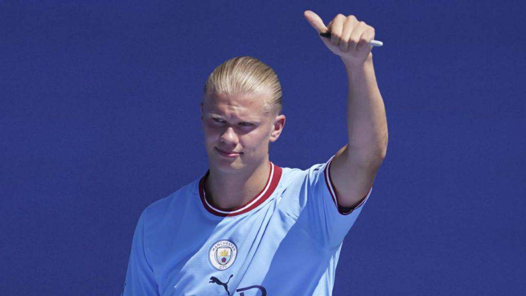 Erling Haaland omaggia il Milan