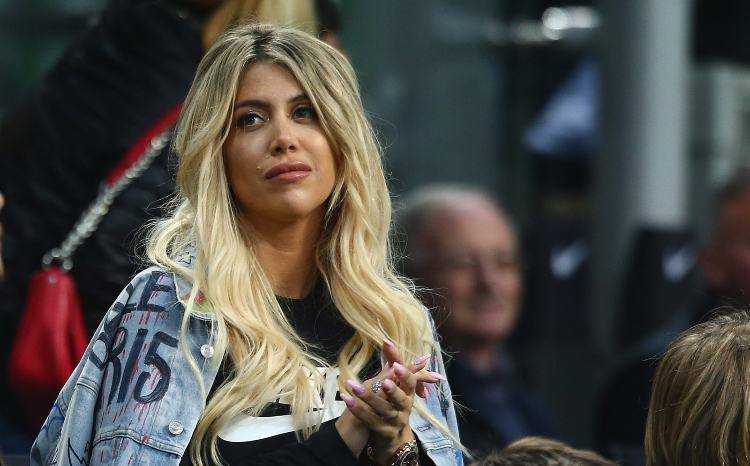 Wanda Nara e la chat con l'uomo che ha tentato di baciarla