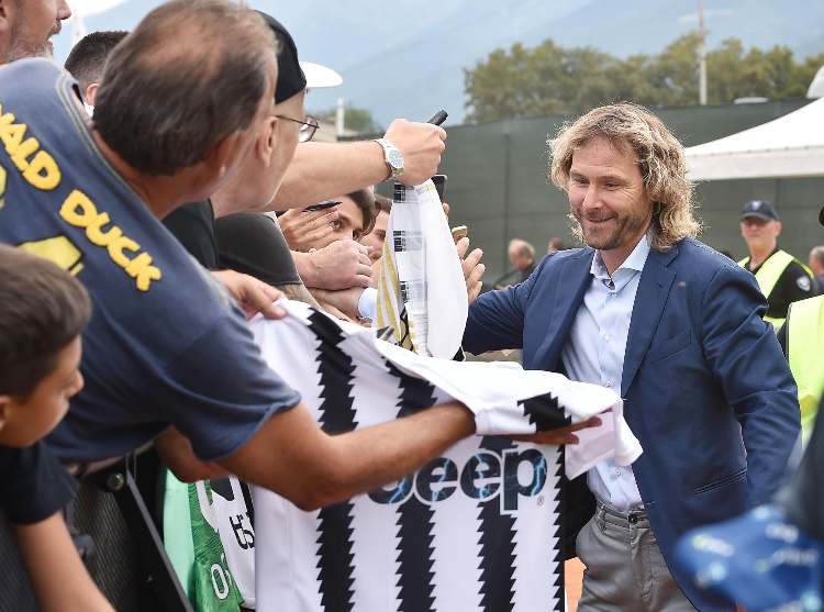 I tifosi aspettano il vice-Vlahovic: i segnali dell'attaccante alla Juventus