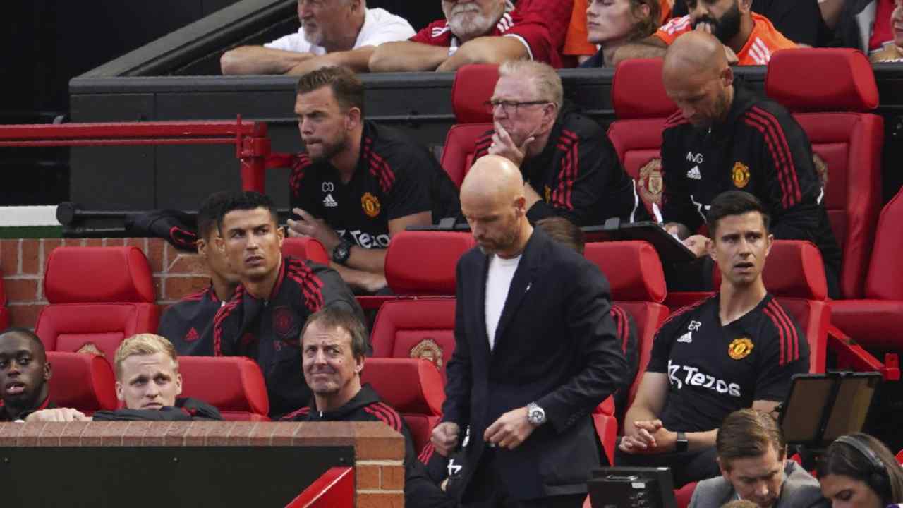 Manchester United ultimo, caos senza fine: la scelta dei tifosi