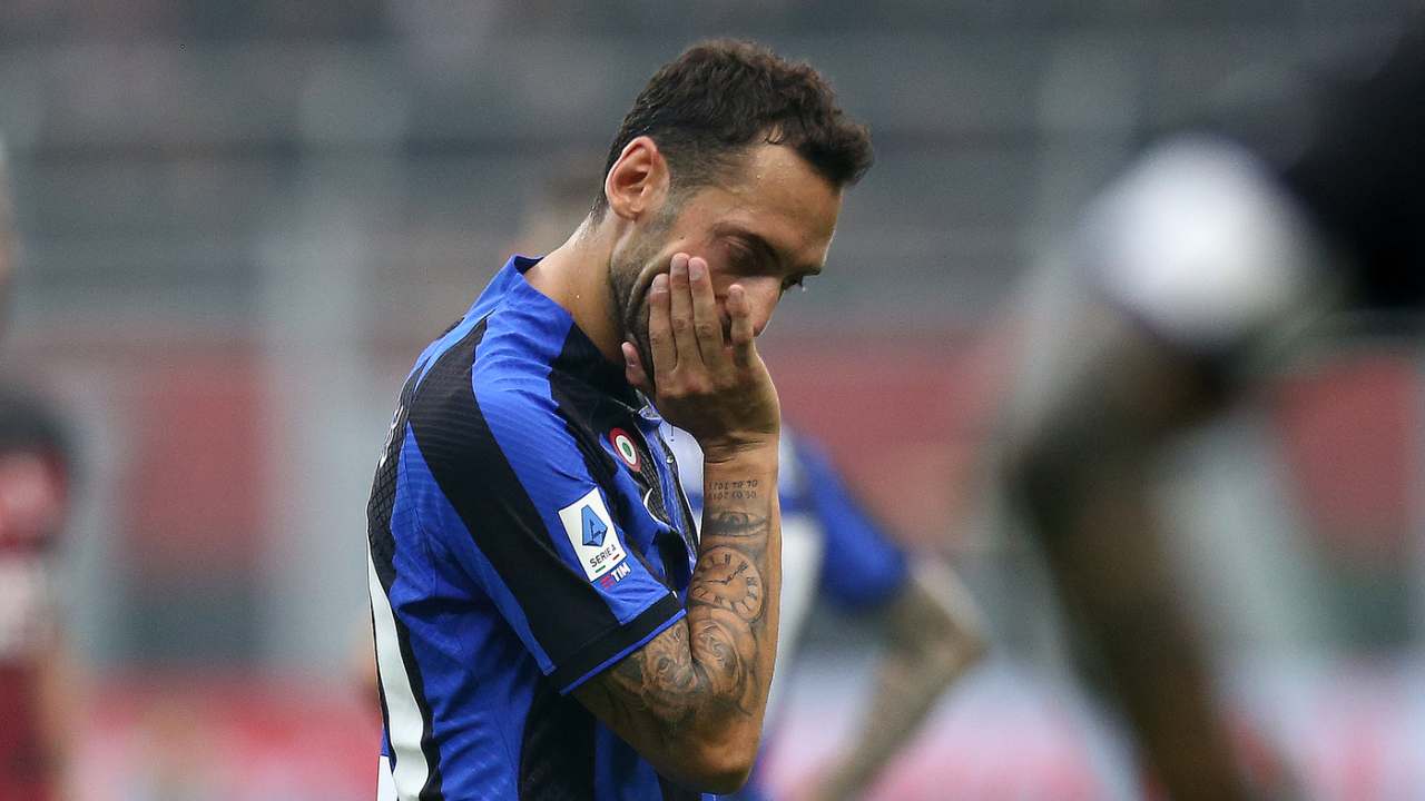 Inter, si ferma anche Calhanoglu: quante partite salterà