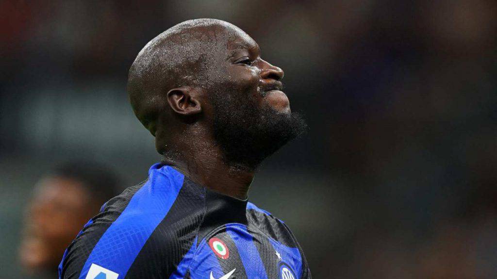 Romelu Lukaku lascia l'Italia