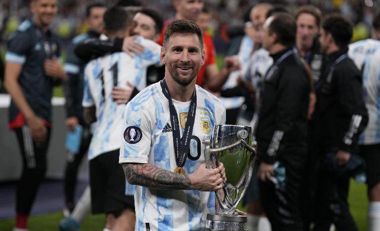 Lionel Messi con la Supercoppa