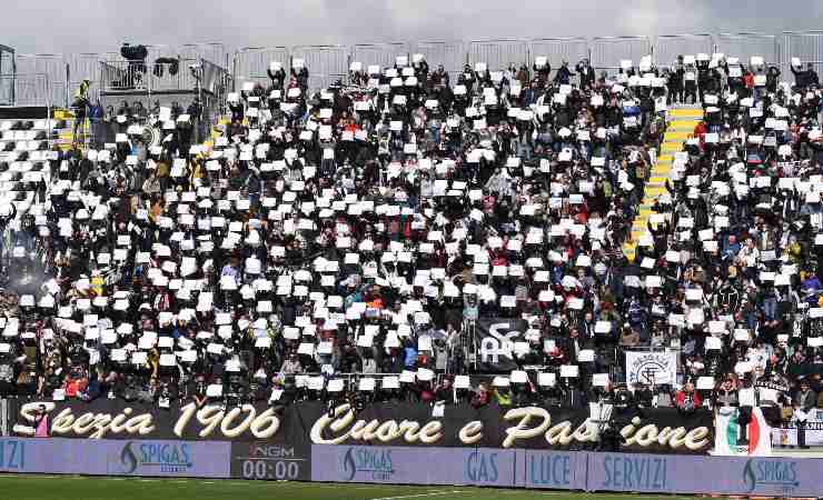 I tifosi dello Spezia hanno cantato cori di discriminazione territoriale