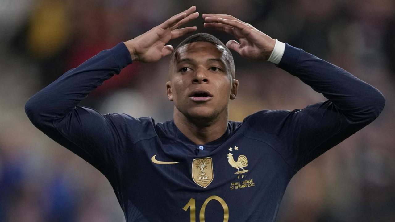 Mbappé fa discutere, la strana richiesta di Deschamps al PSG