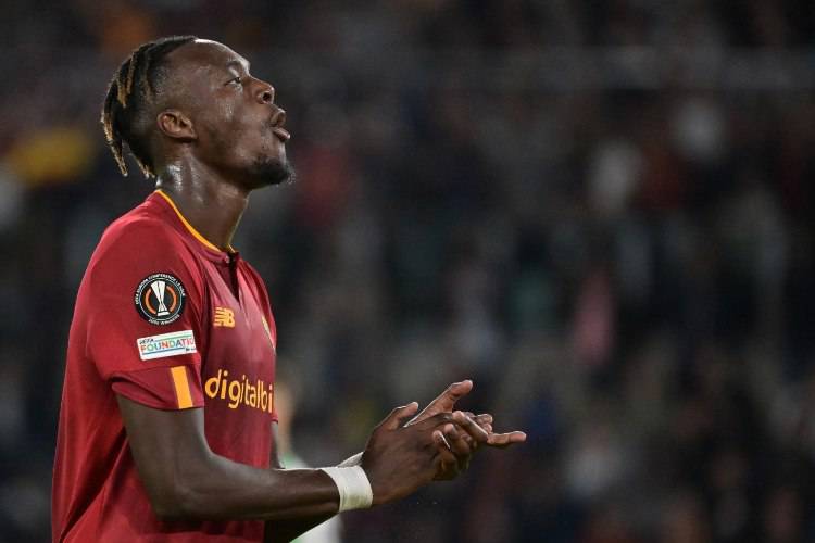 Roma, addio Abraham a fine stagione? La frase sul Chelsea fa tremare i tifosi