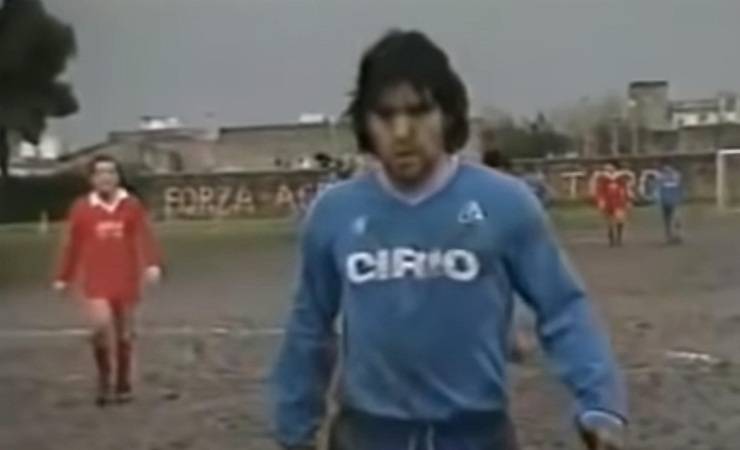Diego Armando Maradona alla partita di beneficenza ad Acerra del 1985
