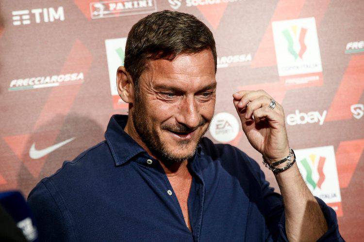 Totti e Noemi pronti per un futuro insieme: il dettaglio a cena stupisce tutti