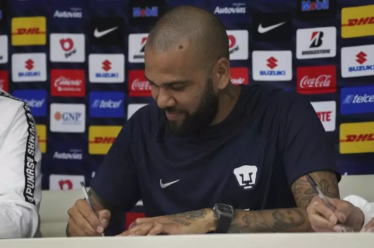 Dani Alves Pumas UNAM risarcimento