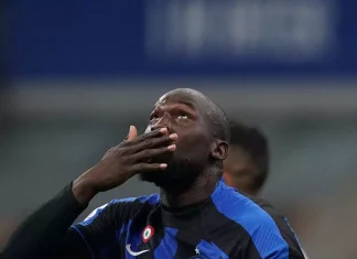 Romelu Lukaku esulta al gol