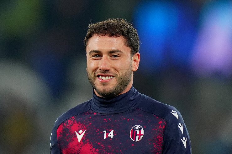 Davide Calabria in campo con la maglia del Bologna