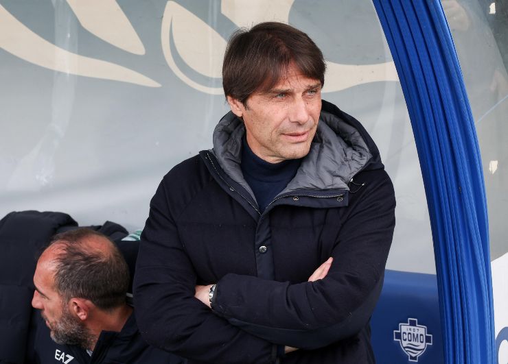 Antonio Conte pensieroso