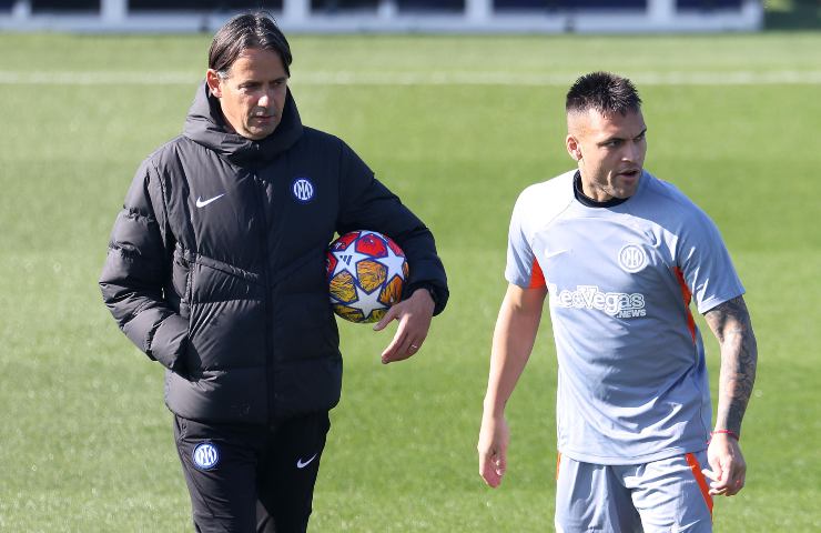 Inzaghi e Lautaro durante un allenamento