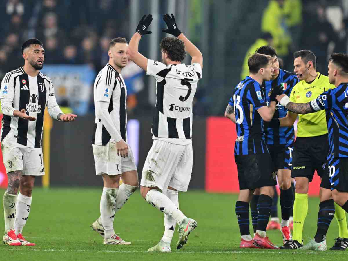calciatori in campo durante Inter-Juventus dello scorso anno